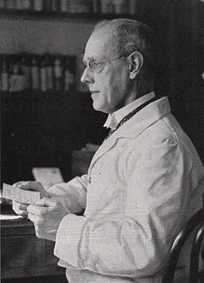 Dr William Colebrook Reynolds