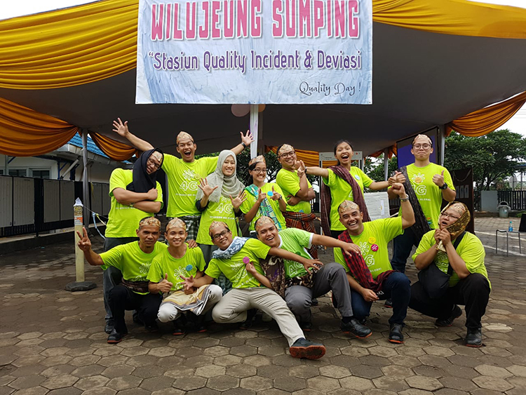 Widya and Reckitt team pose for the camera in bright shirts at a Quality Day event